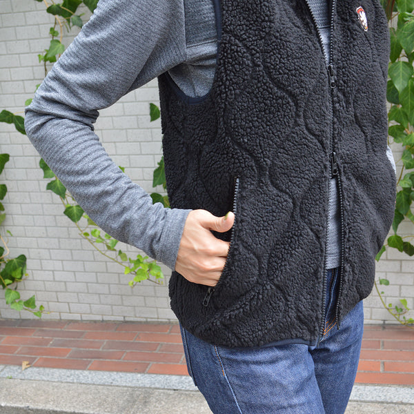 [Direct store only] Quilted boa vest black